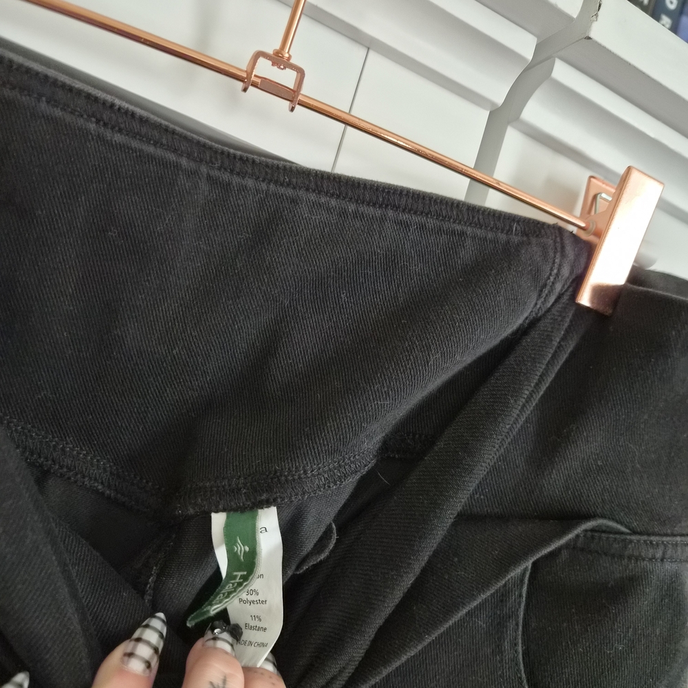 Stylish Black Women's Pants - Picture 3 of 5